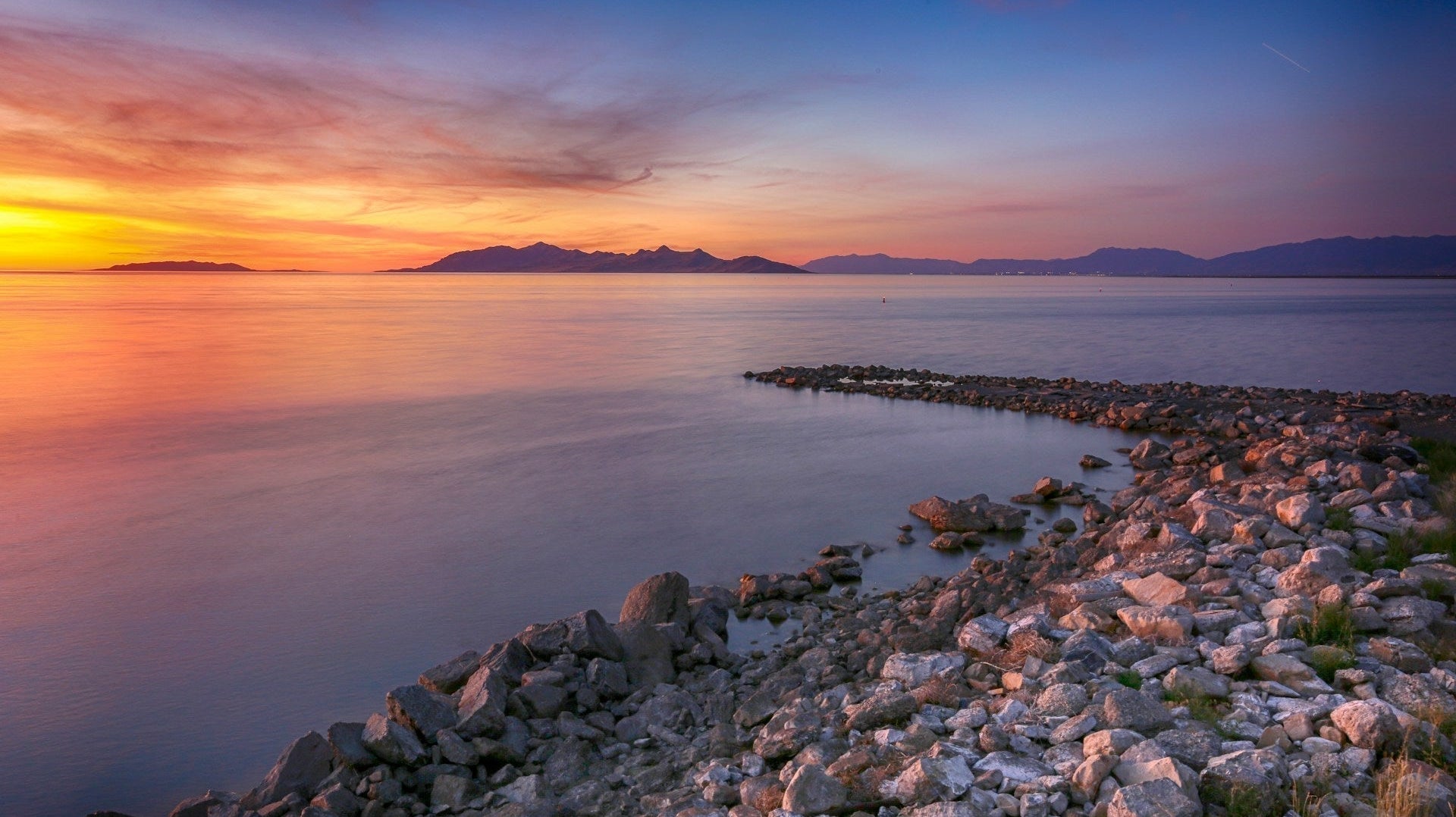 Biggest Lakes In The US: Top 10 Based on Size, State, Features - Muir Way
