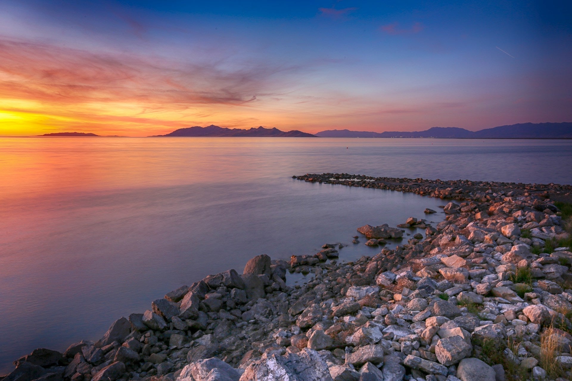 Biggest Lakes In The US: Top 10 Based on Size, State, Features - Muir Way